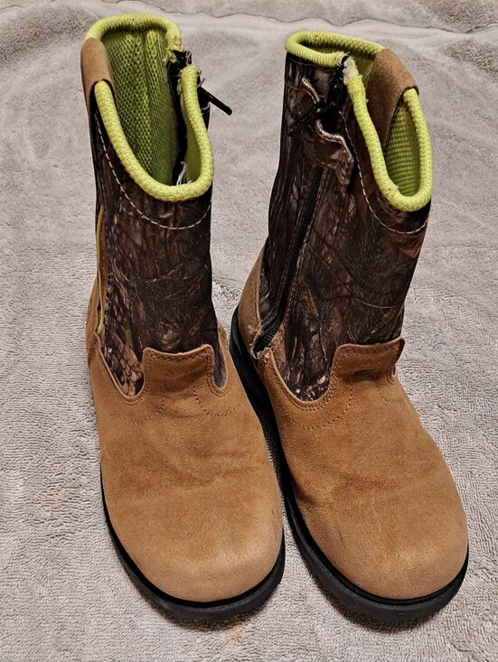 Magellan Outdoors Other - Magellan Youth Camo Boot Sz 2D